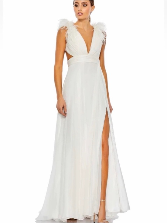 Mac Duggal Dresses & Skirts - Mac Duggal 68113 White Plunge Neck Ostrich Feather A-Line Chiffon Gown Size 6